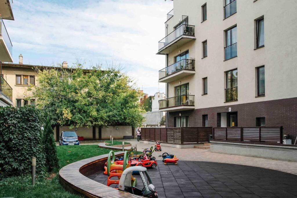 Vivando - Beautiful Studio B + Parking Бухарест Экстерьер фото